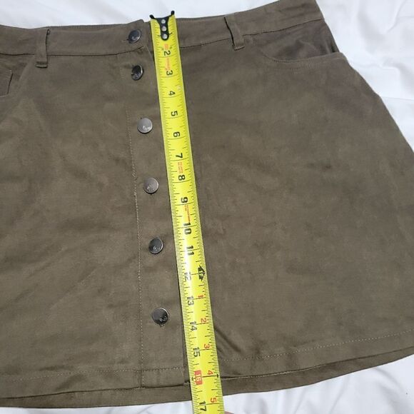 Harmony and havoc green suede skirt - Picture 5 of 7